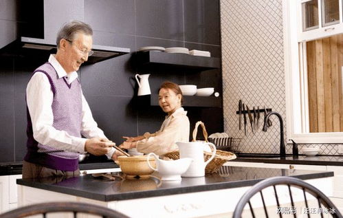 50岁阿姨自诉 当住家保姆工资8000元,挣钱很多,但每天却很纠结