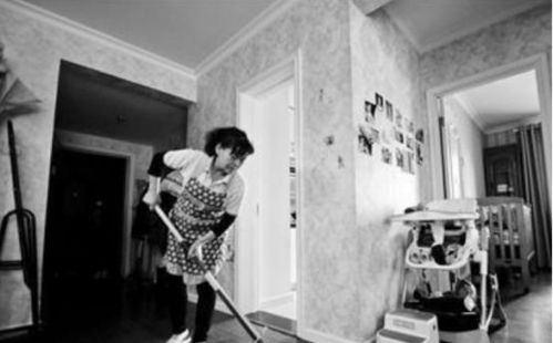 北京保姆月入过万背后 光环与现实的交织