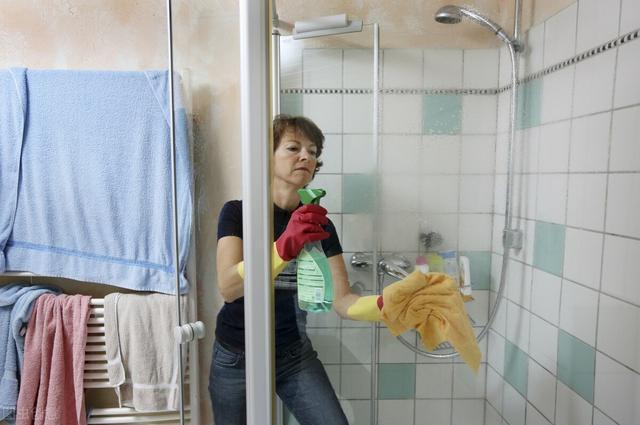 归家之路无价 保姆返乡过年被罚事件背后的权益之思